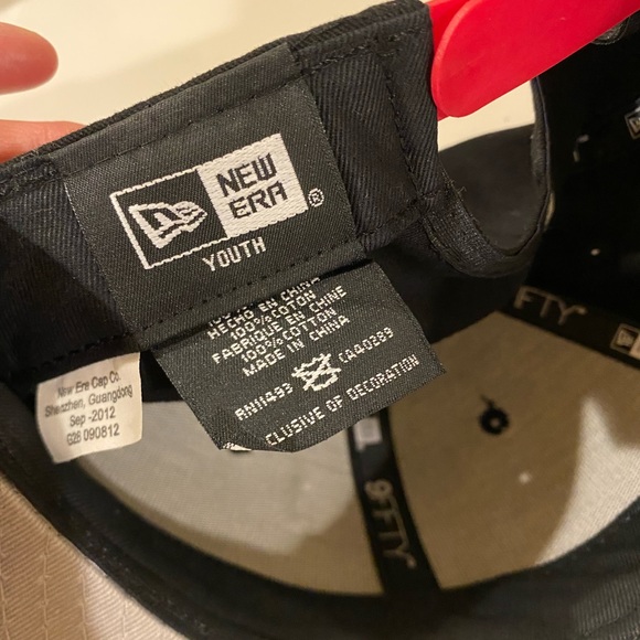 Adjustable New Era snapback cap for kid. Used only once. - Picture 5 of 7